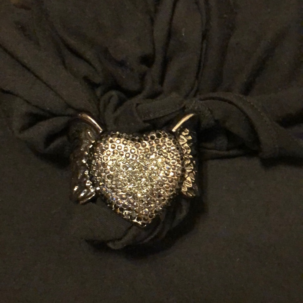 New angel wing w/multi colored stoned heart cuff